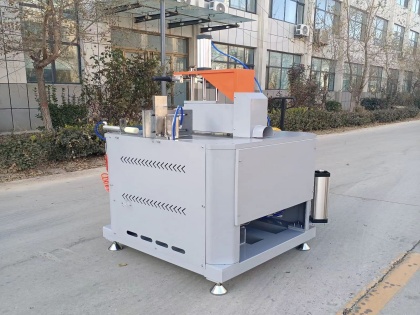 Zhengfeng LGDR-600 single-head bullhead type circular saw for cutting at any angle, used for making simple doors.